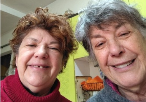 Emilia Nuzzo e Daniela Ferrari volontarie del progetto “Reti di Famiglie Accoglienti” che si sta realizzando nell’Unione dei Comuni Modenesi Area Nord.
